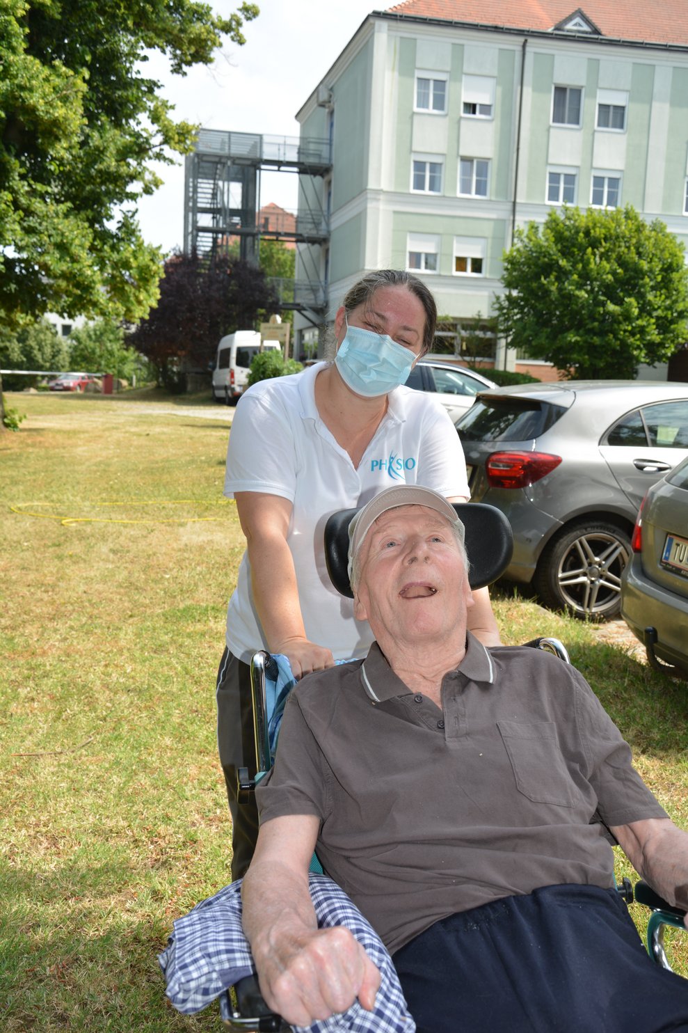 lauter fröhliche Gesichter