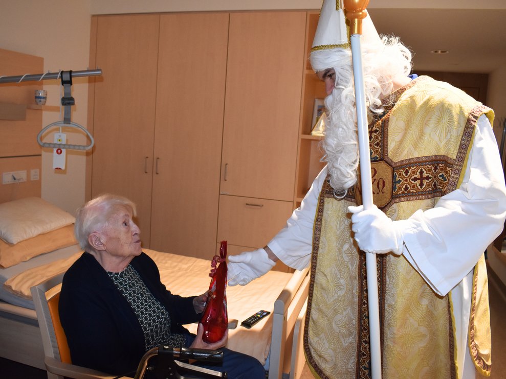 Glückliche Gesichter beim Besuch vom Nikolaus 