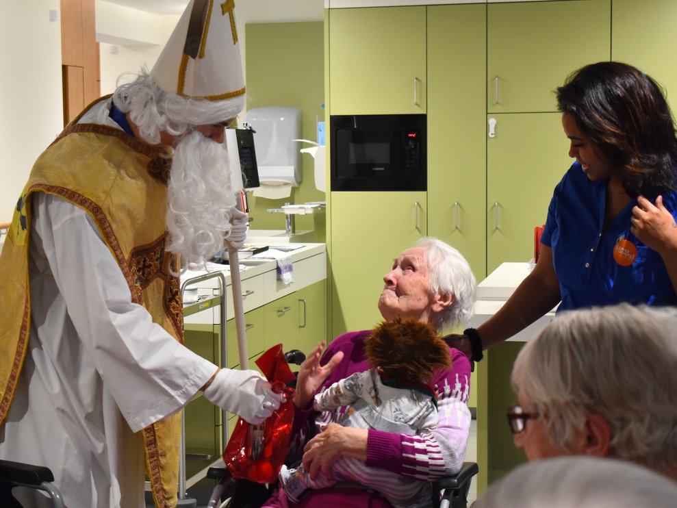 Glückliche Gesichter beim Besuch vom Nikolaus 