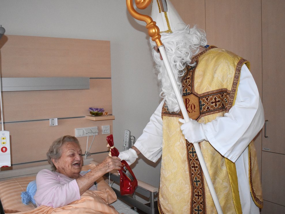 Glückliche Gesichter beim Besuch vom Nikolaus 