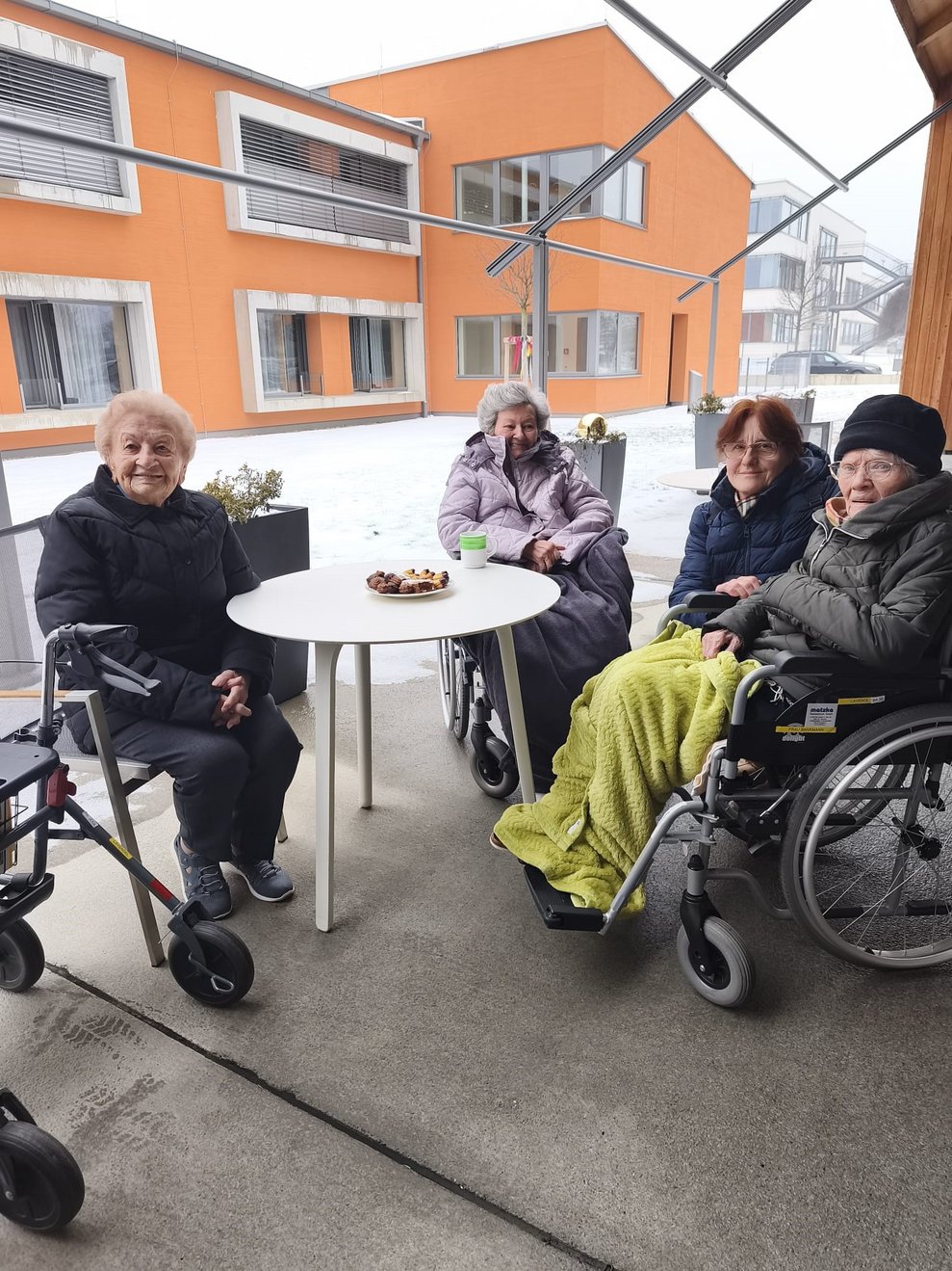Fröhliches Punschen im PBZ Korneuburg 